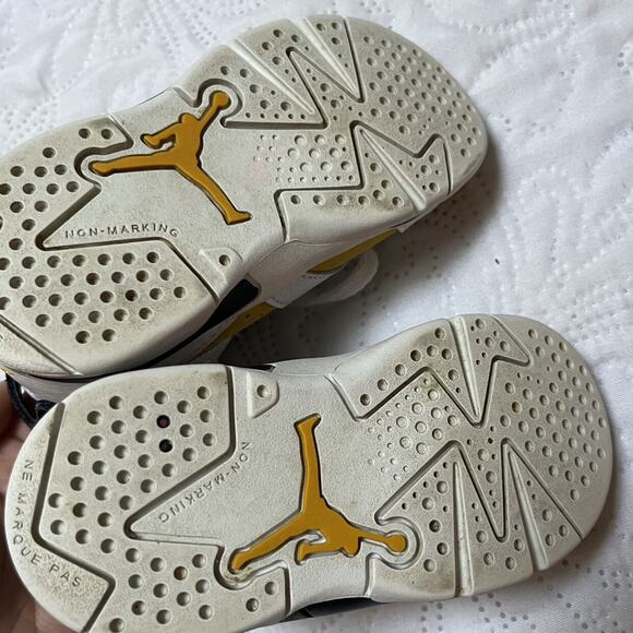 Nike Air Jordan 6 Retro Sneakers Size 6 - Picture 8 of 10